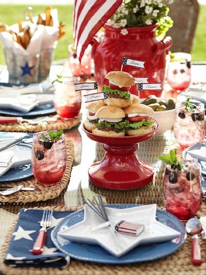 Using sliders and red accents as the decor for this gorgeous patriotic table setting