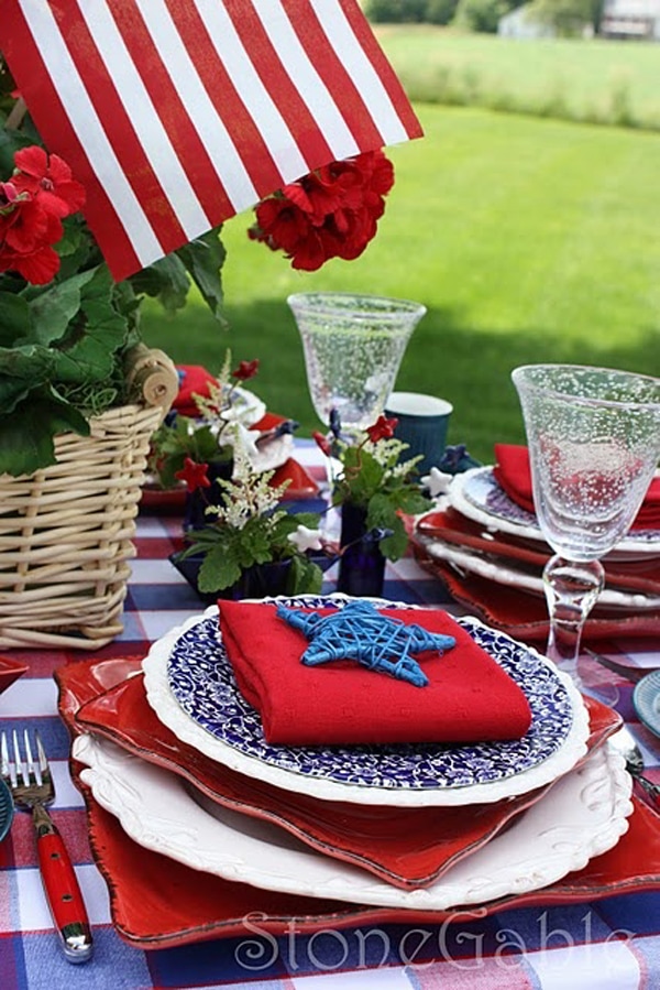 Perfect country accents for this patriotic table decor
