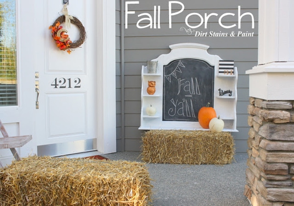 10 Fal Front Porch Decorating Ideas by A Blissful Nest - This front porch fall decor is simple and cute with the chalkboard display and haybales. 