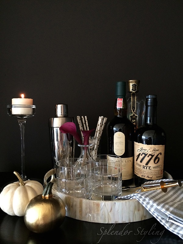 black-white-gold-chic-stylish-decor-bar-fall-diy