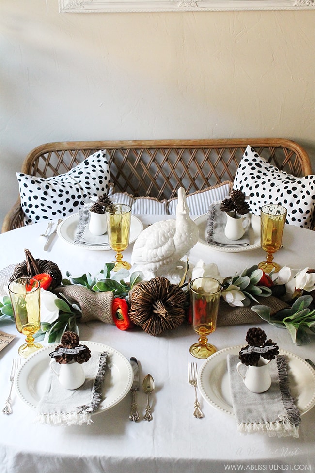 Easy tips to recreate this simple Thanksgiving Table setting plus FREE Printables!