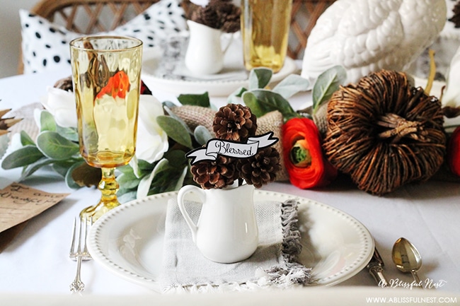 Easy tips to recreate this simple Thanksgiving Table setting plus FREE Printables!