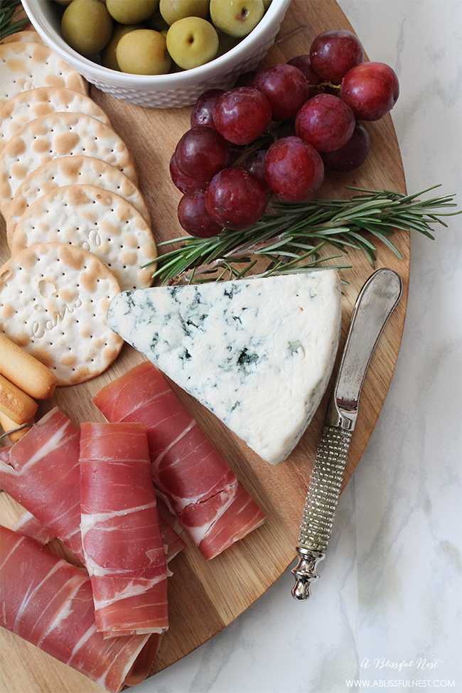 A simple guide on how to make the perfect meat & cheese tray for your next dinner party.