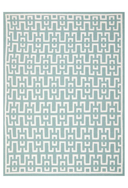 We've got 20 of the best area rugs for you to choose from! If you are looking for the perfect neutral rug or even one with a pop of color we have you covered on ablissfulnest.com