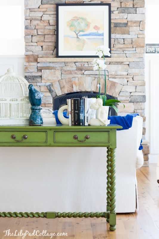 There are so many ways to use green in your home! Come get all the ideas on decorating with green via ablissfulnest.com