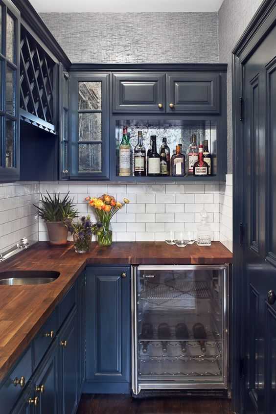 Love the color navy? So do we! Learn how to decorate with navy blue and get our BEST navy paint colors by A Blissful Nest. #navyblue #designtips #decoratewithnavy #navydecor #navylivingroom #blueappliances https://ablissfulnest.com