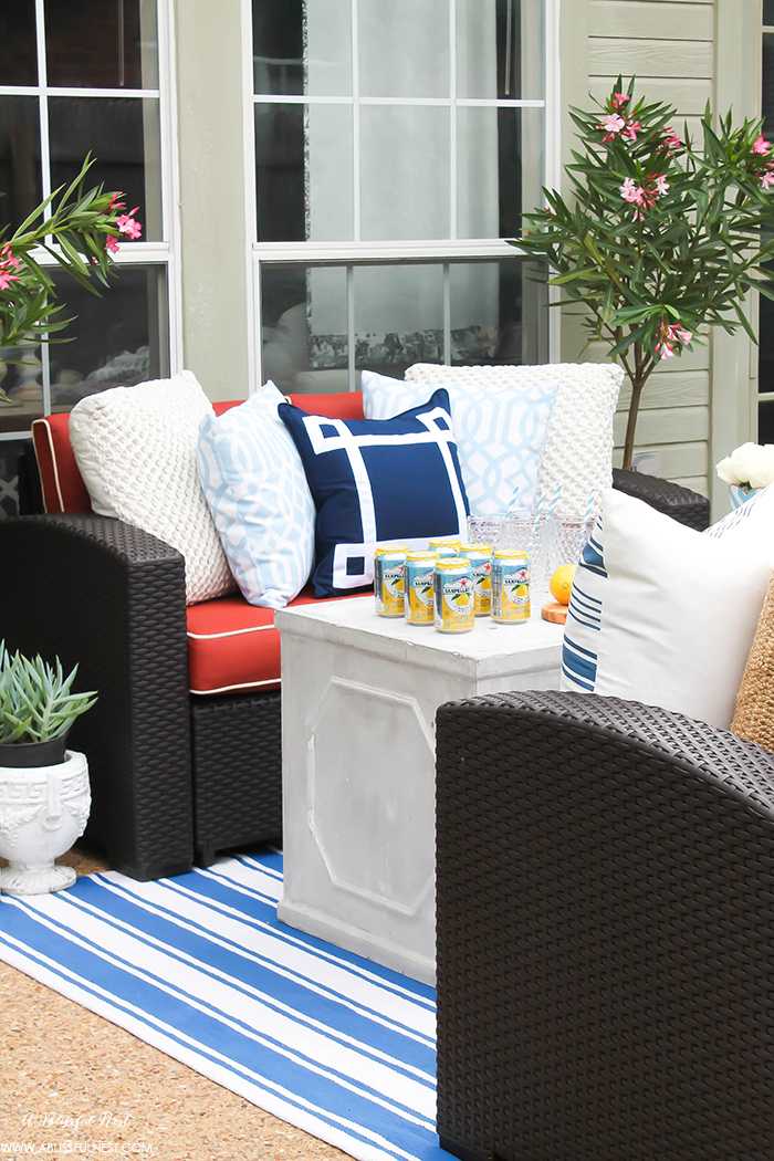 If you've got a small patio then you are not alone. BUT you do not have to sacrifice that designer look because of space issues. We are showing you simple tips to get that designer look with these small patio solutions. Via A Blissful Nest https://ablissfulnest.com #patiodecor #backyarddecor #homedecor #interiordesign #designtips