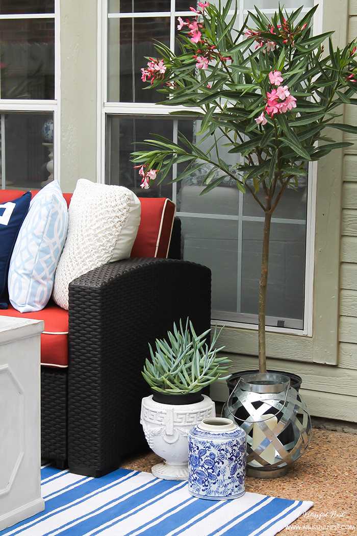 If you've got a small patio then you are not alone. BUT you do not have to sacrifice that designer look because of space issues. We are showing you simple tips to get that designer look with these small patio solutions. Via A Blissful Nest https://ablissfulnest.com #patiodecor #backyarddecor #homedecor #interiordesign #designtips