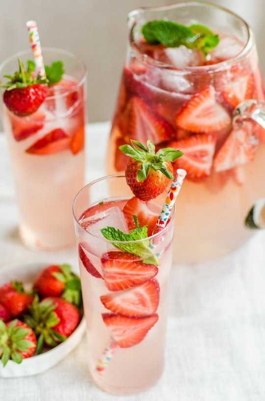 Strawberry Gin Smash, 20 Best Summer Cocktails 