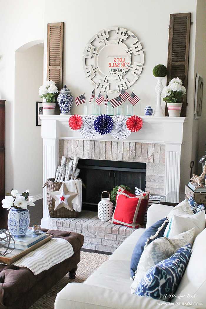 I adore the vintage Americana 4th of July mantle decor! With pops of aqua this is the perfect 4th of July decor by A Blissful Nest. https://ablissfulnest.com #4thofjuly #redwhiteandblue #4thofjulydecor