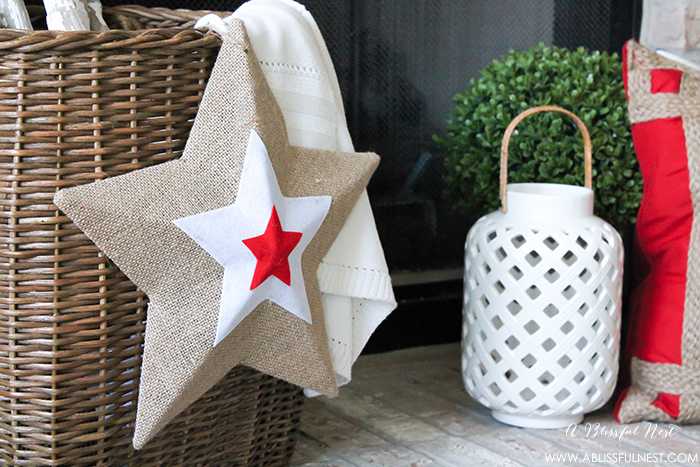 I adore the vintage Americana 4th of July mantle decor! With pops of aqua this is the perfect 4th of July decor by A Blissful Nest. https://ablissfulnest.com #4thofjuly #redwhiteandblue #4thofjulydecor