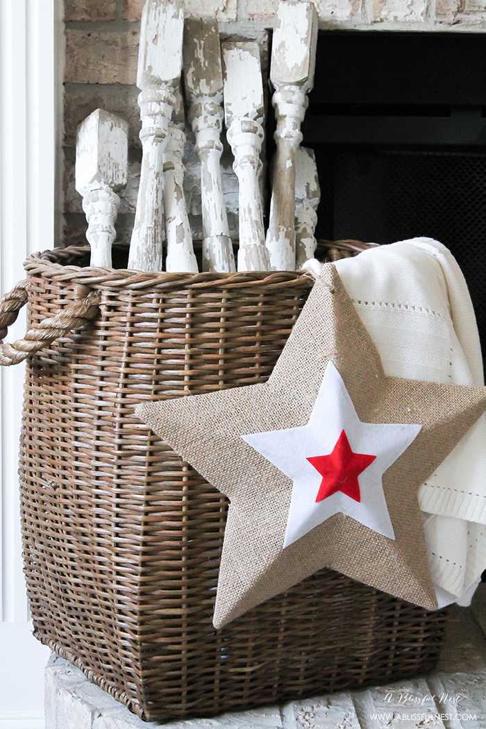 I adore the vintage Americana 4th of July mantle decor! With pops of aqua this is the perfect 4th of July decor by A Blissful Nest. https://ablissfulnest.com #4thofjuly #redwhiteandblue #4thofjulydecor
