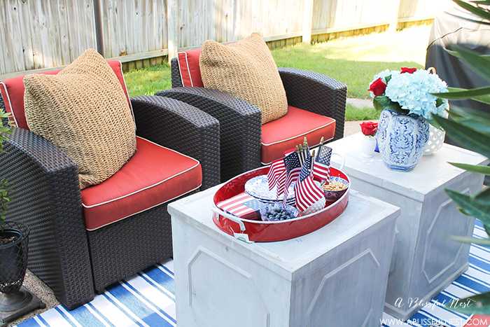 These are such great ideas to celebrate 4th of July with! I love all the Americana red, white and blue pops of color on this patio. Check out more on A Blissful Nest. https://ablissfulnest.com #4thofjuly #4thofjulydecor #redwhiteandblue