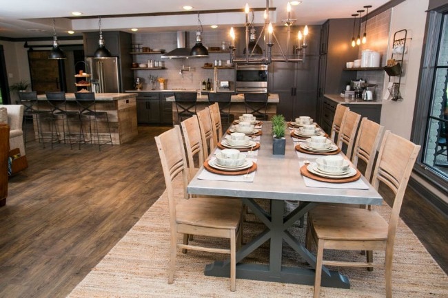 There's nothing better than a wide open entertaining space - this kitchen and dining room combo looks like one large entertaining area. HGTV The Peach House, 20 Best Fixer Upper Rooms 