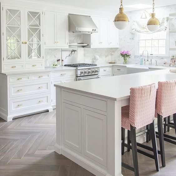 These gorgeous white kitchen ideas range from modern to farmhouse and all in between. Get great ideas on white kitchens with all these home décor tips and designer ideas via A Blissful Nest. https://ablissfulnest.com/ #whitekitchen #kitchenideas #kitchens #farmhouse #farmhousestyle