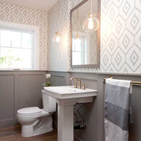 If you love farmhouse decor then you will love these Farmhouse bathrooms! Lots of ideas on how to get the Fixer Upper look for your home. See more on https://ablissfulnest.com/ #farmhouse #farmhousedecor #farmhousebathroom