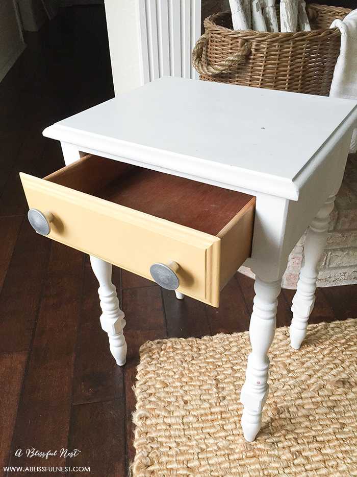 This is such a great review on using Krylon’s new Chalk Spray paint! Everything you need to know to use this method of painting furniture and accessories with a spray chalk paint. Get more information on https://ablissfulnest.com/ #chalkpaint #tablemakeover #diyfurniture