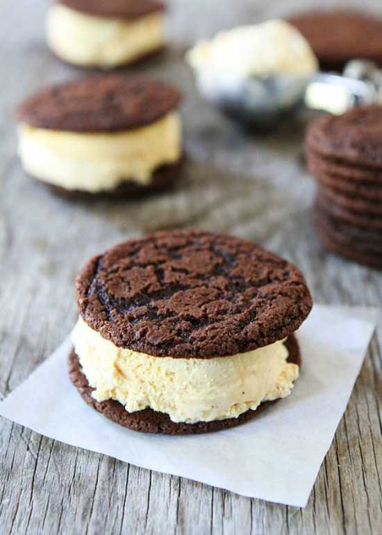 Chocolate Pumpkin Pie Ice Cream Sandwiches, 25 Pumpkin Recipes that you need to try this fall! From french toast to cupcakes, there is a pumpkin recipe for everyone! https://ablissfulnest.com/ #pumpkin #recipes #fall