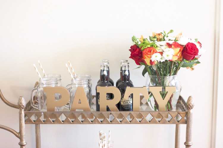 This festive fall bar cart is perfect for any entertaining occasion or even a quiet evening at home. Be prepared for anyone who may stop by, too! Seen on https://ablissfulnest.com/