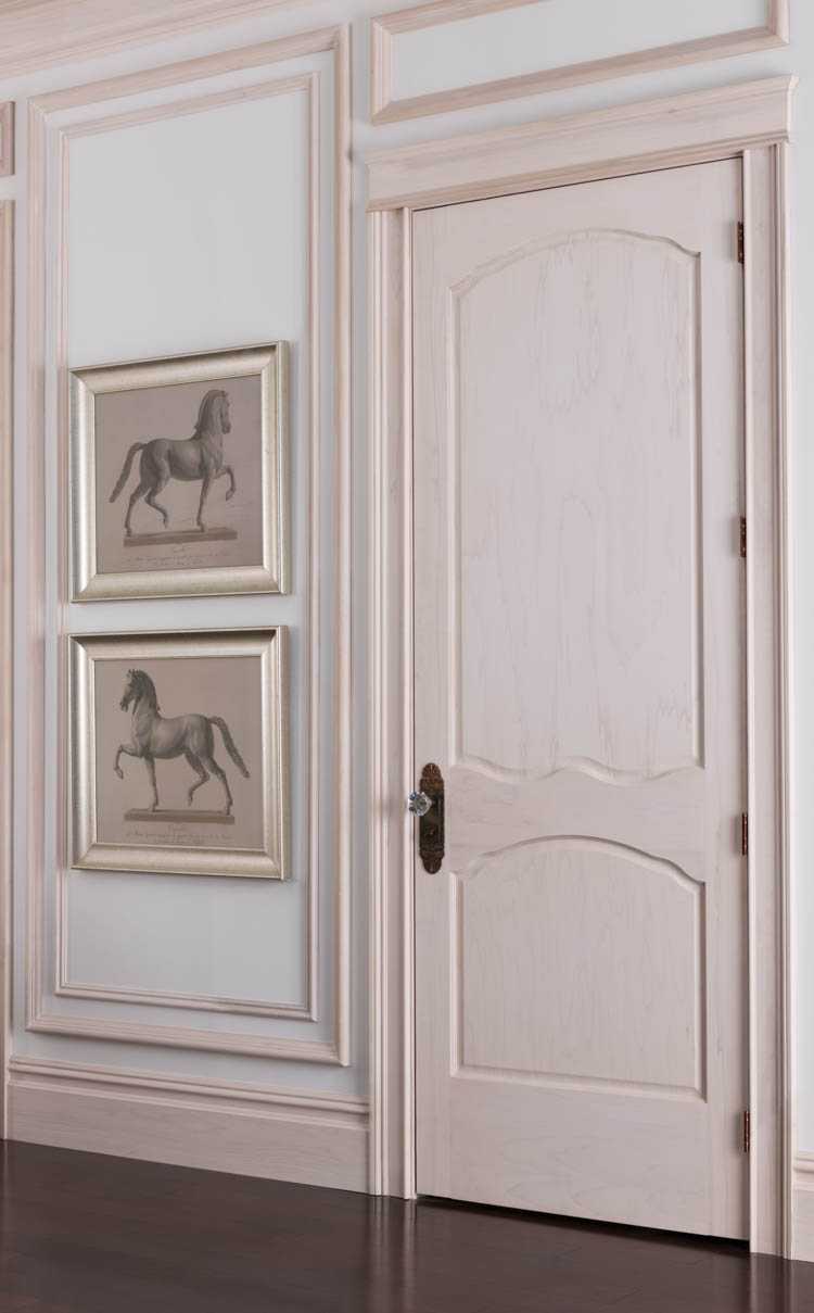 Great ideas on how to use crown moulding and interior finishes in your home! See more on https://ablissfulnest.com/ #buildingideas #crownmoulding #ad #MyMetrie