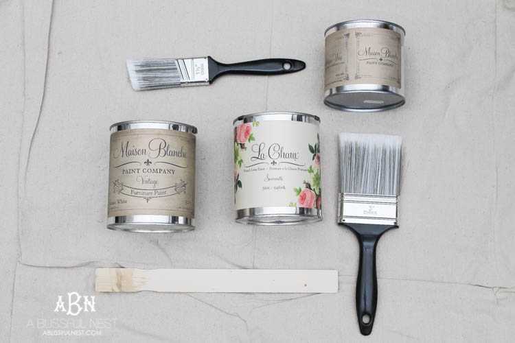 Get these simple and easy steps for this gorgeous chalk furniture paint tutorial from A Blissful Nest. An amazing transformation on a flea market piece! https://ablissfulnest.com/ #chalkpaint #chalkfurniturepaint 