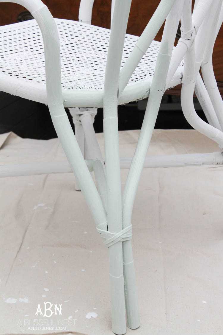 Get these simple and easy steps for this gorgeous chalk furniture paint tutorial from A Blissful Nest. An amazing transformation on a flea market piece! https://ablissfulnest.com/ #chalkpaint #chalkfurniturepaint 