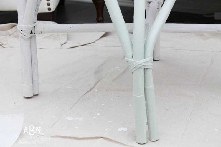 Get these simple and easy steps for this gorgeous chalk furniture paint tutorial from A Blissful Nest. An amazing transformation on a flea market piece! https://ablissfulnest.com/ #chalkpaint #chalkfurniturepaint 