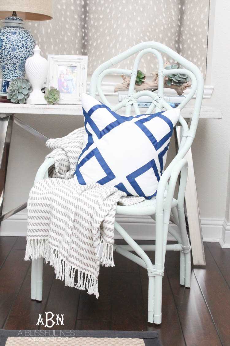 Get these simple and easy steps for this gorgeous chalk furniture paint tutorial from A Blissful Nest. An amazing transformation on a flea market piece! https://ablissfulnest.com/ #chalkpaint #chalkfurniturepaint 