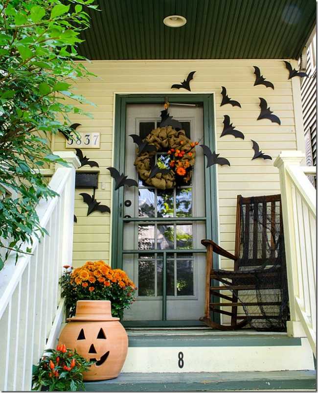 It all Started with Paint, 20 Fabulously Spooky Halloween Front Porches via A Blissful Nest