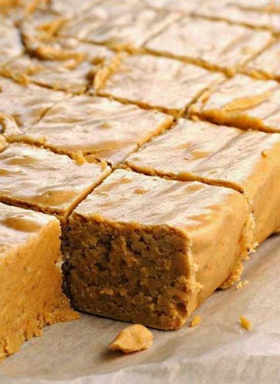 Pumpkin Pie Fudge |25 Pumpkin Recipes that you need to try this fall! From french toast to cupcakes, there is a pumpkin recipe for everyone! https://ablissfulnest.com/ #pumpkin #recipes #fall