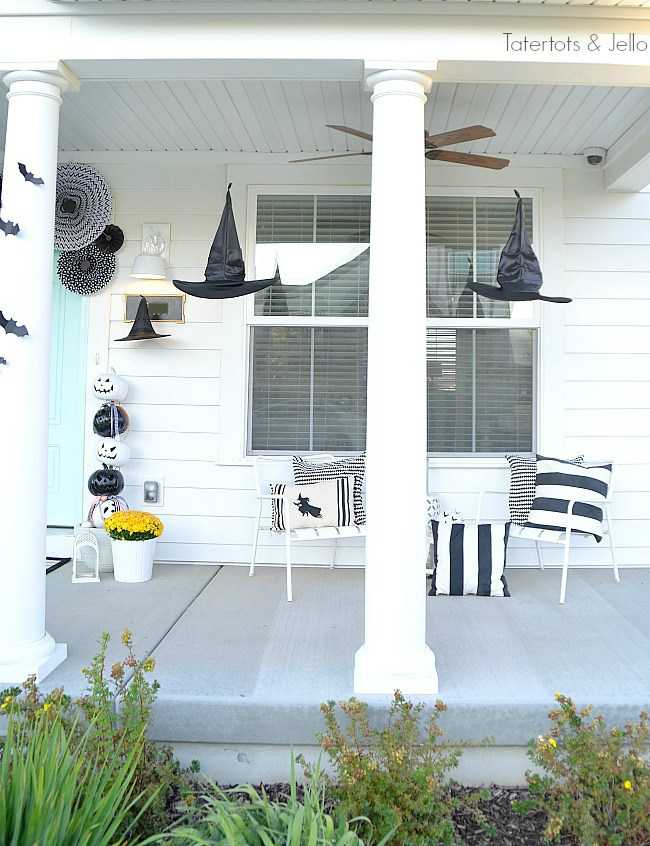 Tatertots and Jello, 20 Fabulously Spooky Halloween Front Porches 