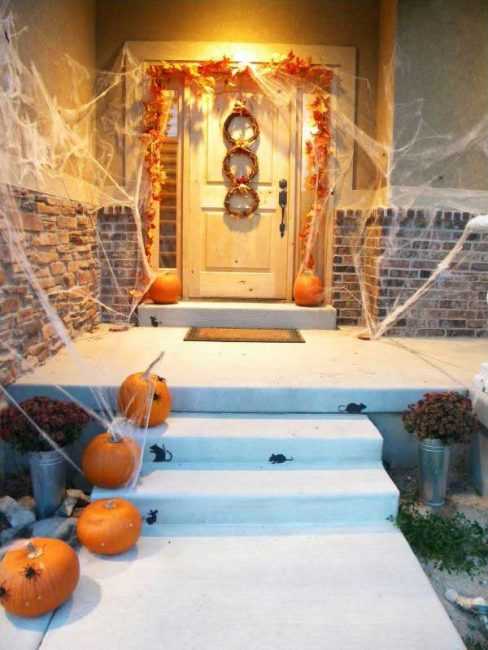 20 Fabulously Spooky Halloween Front Porches - A Blissful Nest