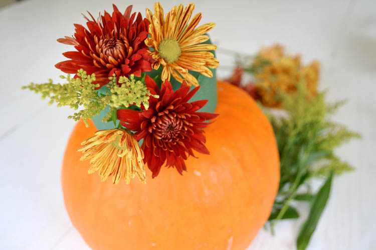 DIY Pumpkin Centerpiece Idea for Fall Table Decor