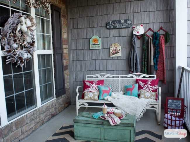 If you are looking for THE BEST ideas for Christmas front porches, then these are all so amazing!! These are all so gorgeous! See more on https://ablissfulnest.com/ #christmasporch #christmasfrontporch #christmasdecorating