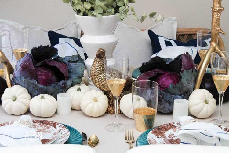 Not everyone has big Thanksgiving dinners but they can still be high with style. Snag our sources on setting the most gorgeous table this year! See more on https://ablissfulnest.com/ #thanksgivingtabledecor #thanksgivingideas
