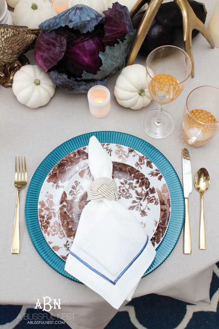 Not everyone has big Thanksgiving dinners but they can still be high with style. Snag our sources on setting the most gorgeous table this year! See more on https://ablissfulnest.com/ #thanksgivingtabledecor #thanksgivingideas