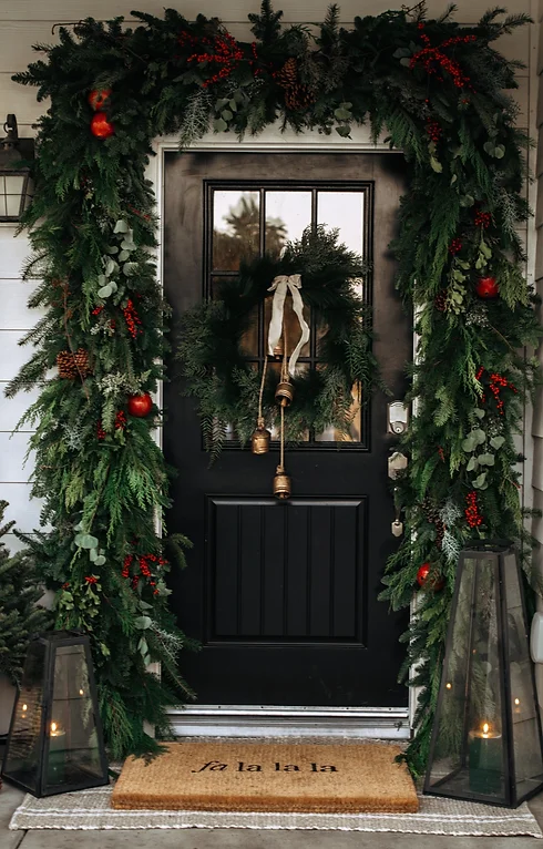 25 Beautiful Christmas Front Porches | A Blissful Nest