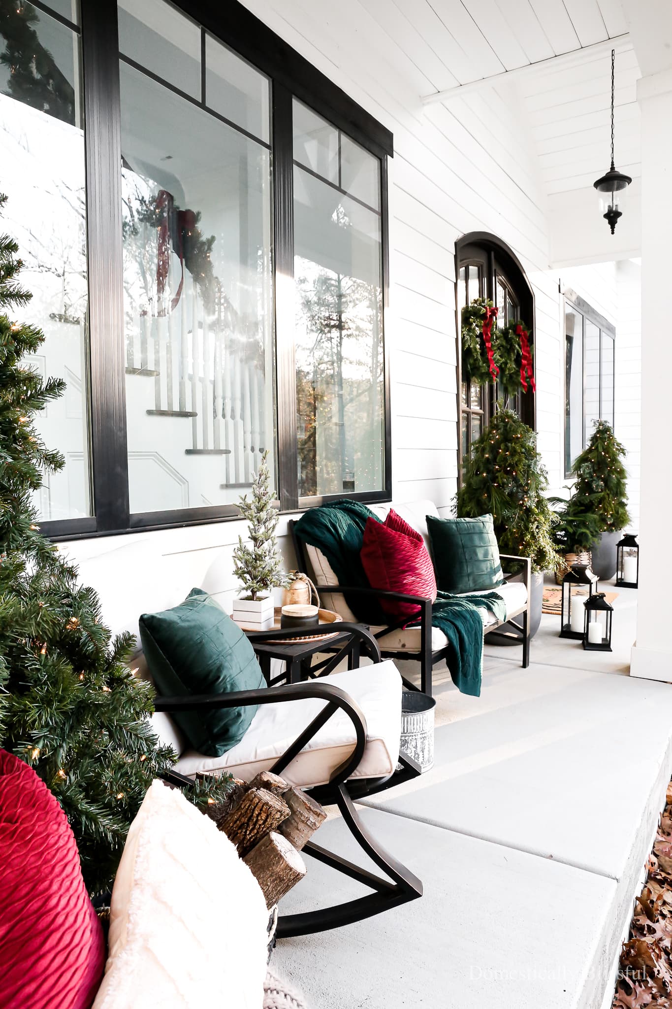 25 Beautiful Christmas Front Porches | A Blissful Nest