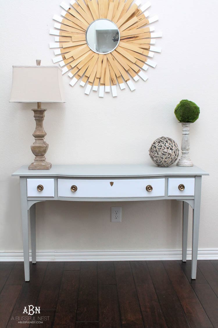 What an amazing before and after on this thrifted desk! Such a great idea. More on https://ablissfulnest.com/ #deskmakeover #chalkfurniturepaint