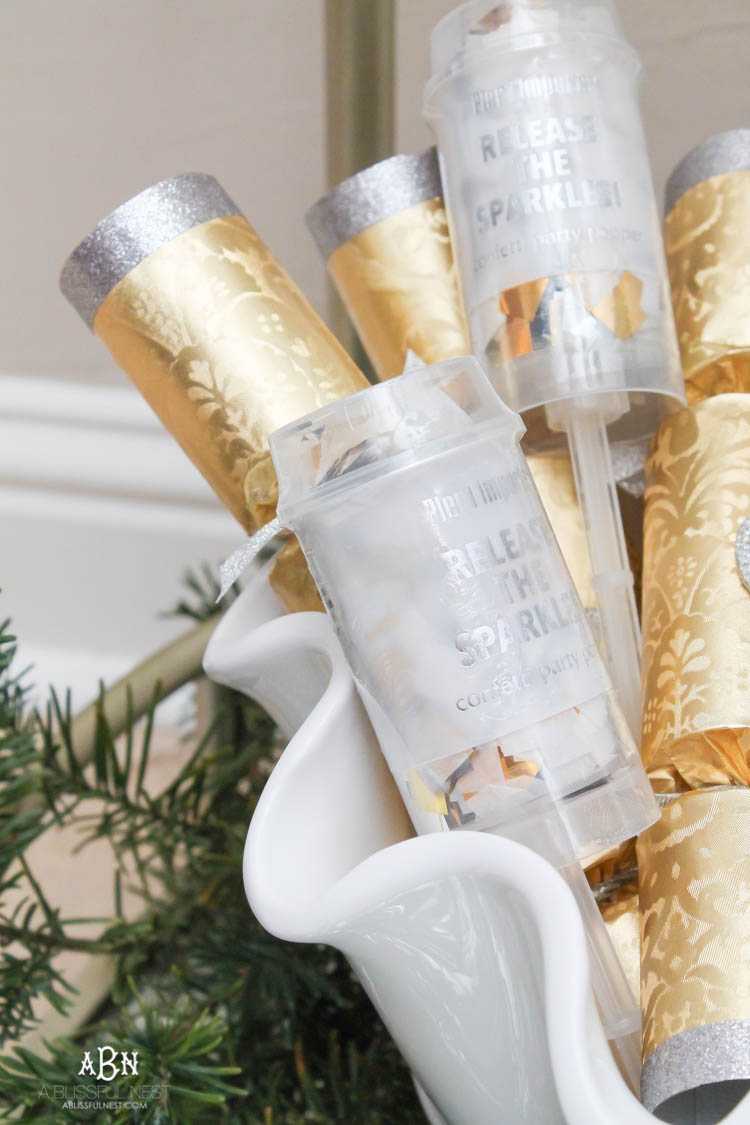 These are such great ideas to transition your Christmas décor into celebrating New Years Eve! Love all the gold and sparkly accents! See more on https://ablissfulnest.com/ #newyearseve #newyearsbarcart #ad #Pier1Love