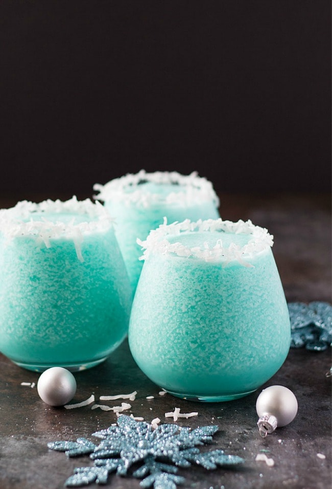 Ring in the New Year with these 10 Delicious New Years Eve Cocktail Ideas! See more at https://ablissfulnest.com/ #cocktails #NewYearsEve #Entertaining