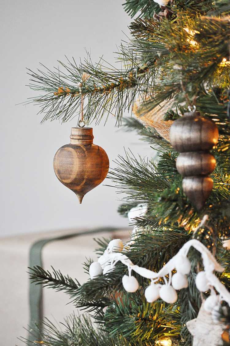 Looking for some great rustic Christmas decor ideas? This post is full of ideas on how you can trade in your colorful decor for a neutral palette. See more at https://ablissfulnest.com/ #Christmas #RusticChristmas #NeutralDecor