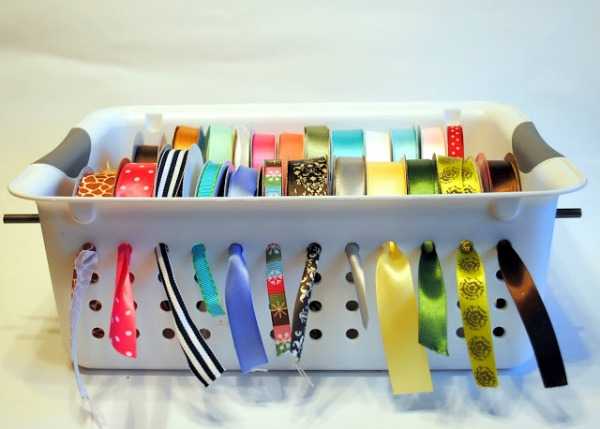 Christmas Decoration Storage solutions - gift wrap ribbons can get messy. This simple ribbon organizer will solve your problems. 