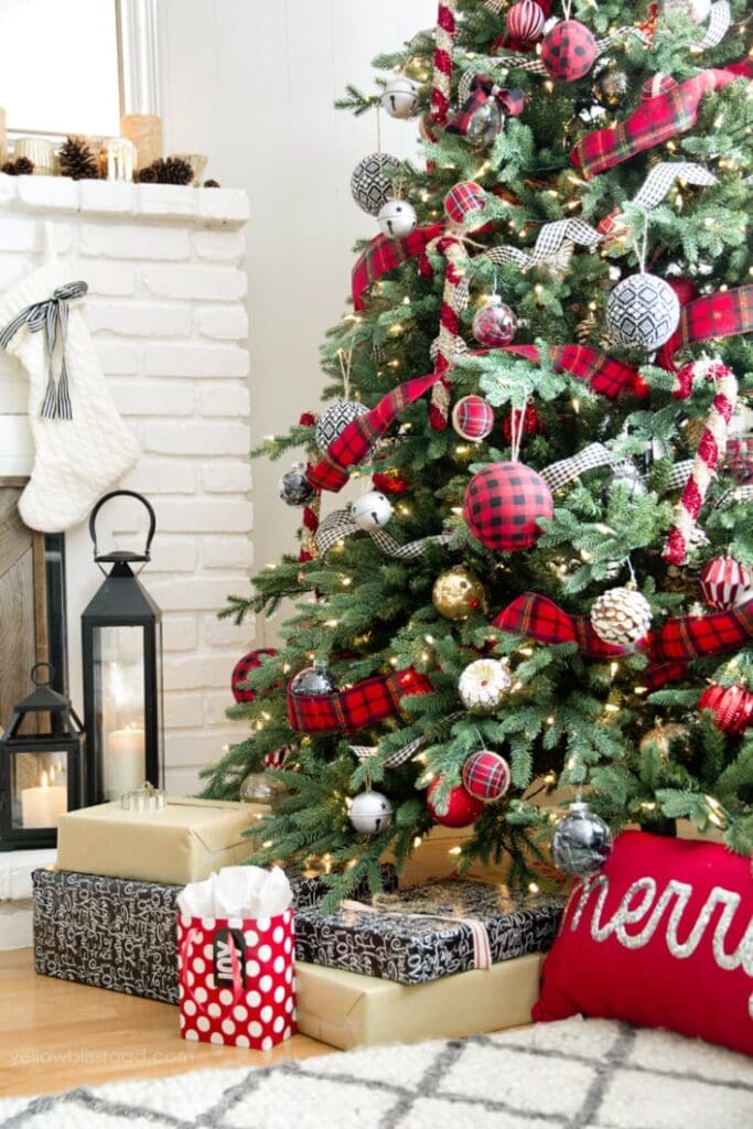 20 Amazing Christmas Tree Decorating Ideas | A Blissful Nest