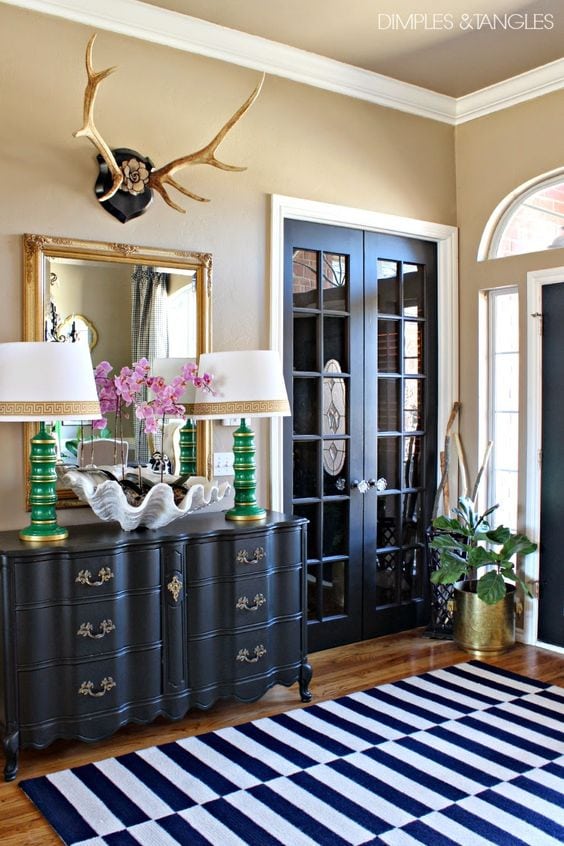 Freshen up your home with these gorgeous entryway ideas! From coastal to farmhouse and modern, these ideas will be sure to inspire you! See more on https://ablissfulnest.com/ #entrywayideas #entryway #entry