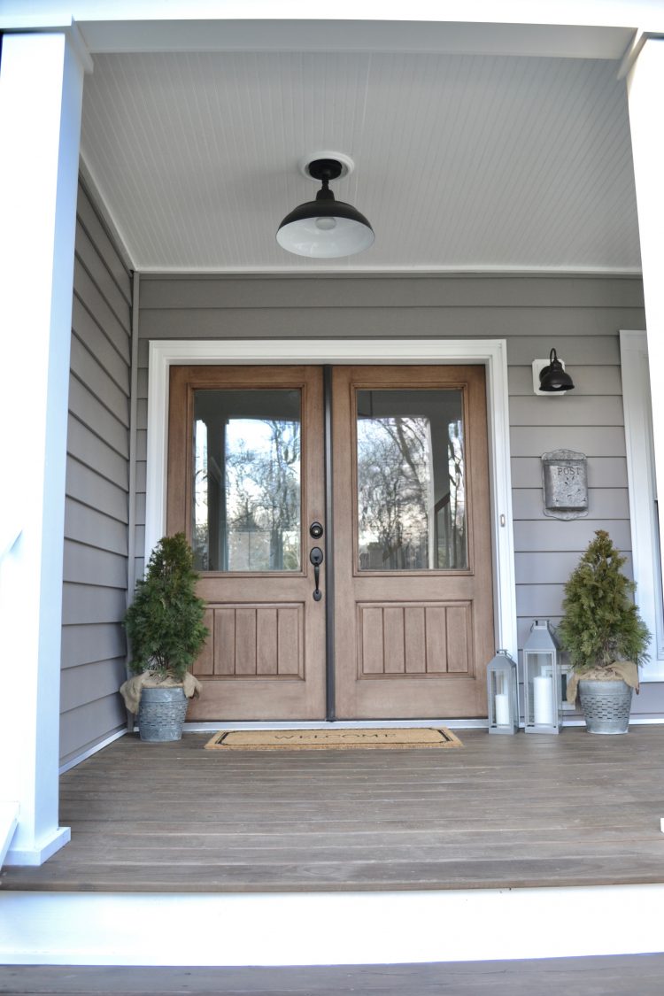 Refresh your home in the new year with simple, clean, and minimal decorations! These mini spruce bushel planters look great on this porch. 