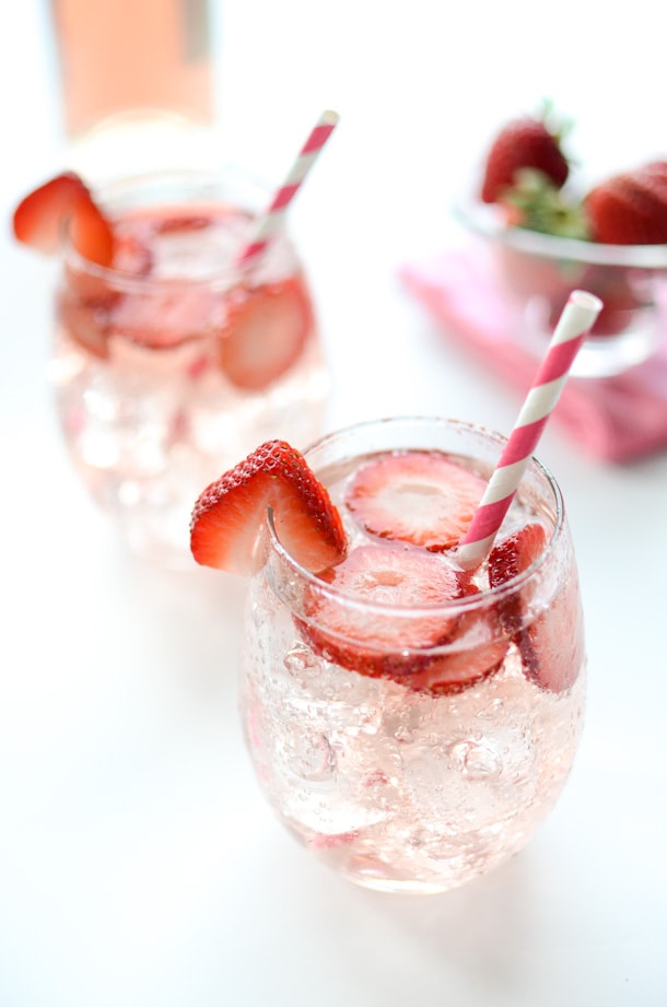 These all look so delicious! 10 Valentine's Day cocktail recipes to make for your hubby. See more on https://ablissfulnest.com/ #valentinesday #valentinesdaycocktail #cocktailrecipe