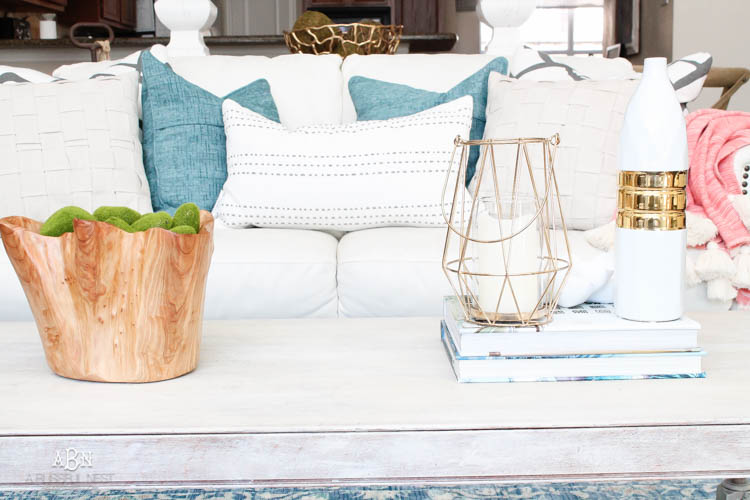 It's time to redecorate for spring! Love this fresh and inviting spring living room! See more on https://ablissfulnest.com/ #springdecorating #livingroom