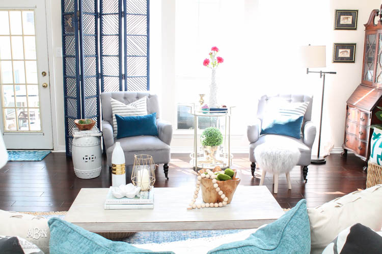 It's time to redecorate for spring! Love this fresh and inviting spring living room! See more on https://ablissfulnest.com/ #springdecorating #livingroom