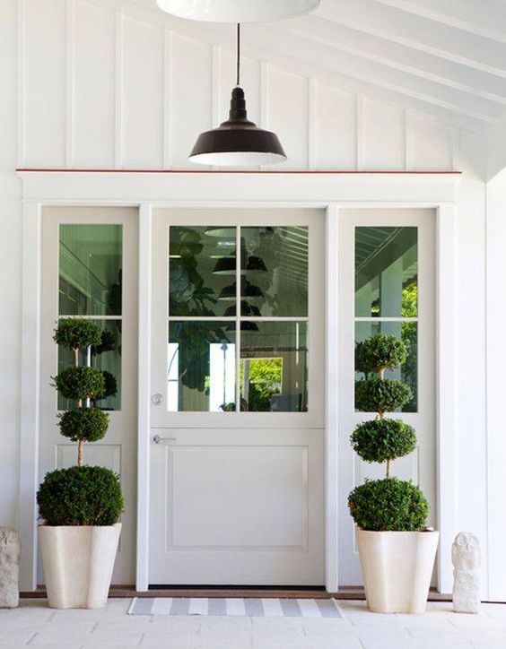 These are the BEST front door paint colors to add to your curb appeal! See more on https://ablissfulnest.com #curbappeal #designtips #paintcolors